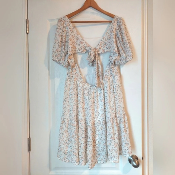 She & Sky Puff Sleeve Tiered Woven Print Dress with Back Detail - Picture 6 of 10